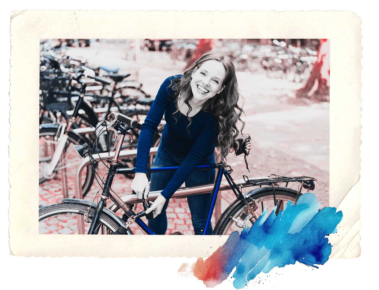 lady on computer eating salad